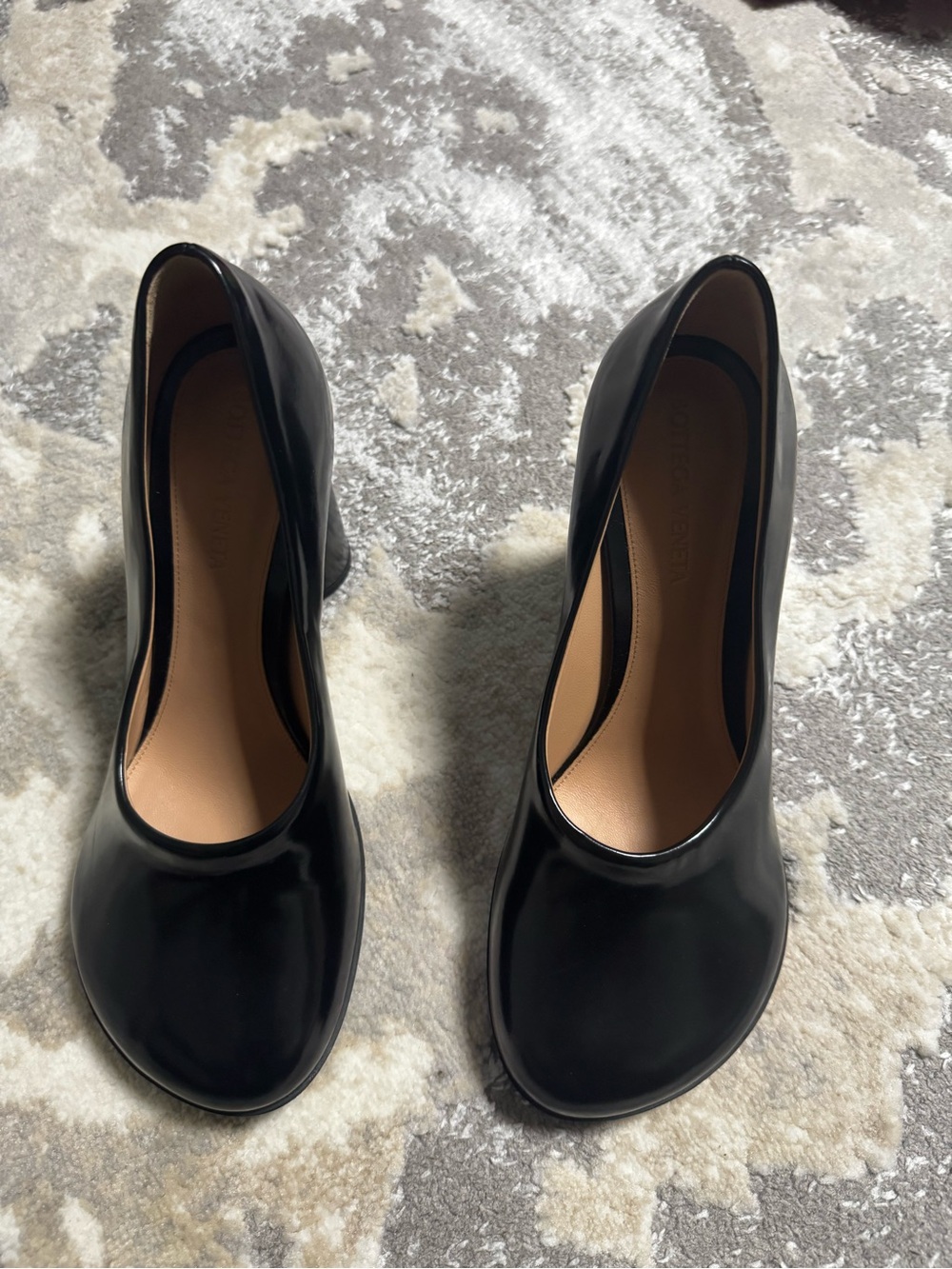 Bottega Veneta Black Patent Rounded Block Heel Pumps - Picture 2 of 5